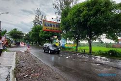 Rusak Parah, Jalan Raya Solo-Purwodadi Disebut Wisata Jeglongan Sewu