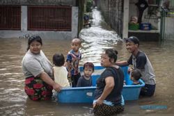 Jakarta Dikepung Banjir, 1.380 Orang Mengungsi