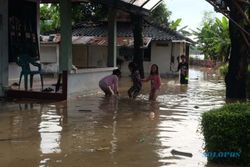 Bengawan Solo Meluap, Rumah Warga Jebres Solo Terendam Banjir