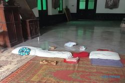 2 Putri Dikunci di Keraton Solo Tidur Beralas Tikar