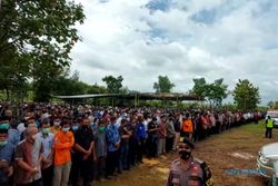Pemakaman Pimpinan MTA Ahmad Sukina Dibanjiri Para Pelayat