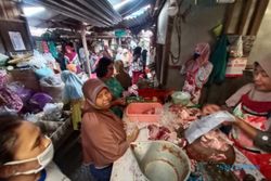 Jelang Jateng di Rumah Saja, Pasar dan Bakul Sayur Keliling di Soloraya Diserbu Pembeli