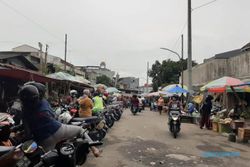 Warga di Semarang Berbondong-Bondong ke Pasar Jelang Jateng di Rumah Saja
