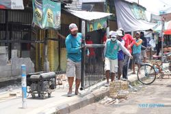 Pemkab Ponorogo Bongkar Pagar Pasar Eks Stasiun, Mau Diganti dengan Bunga