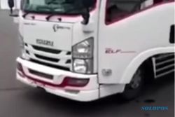 Viral! Video Truk Dilempar Oleh Petugas Kemenhub di Pasuruan