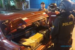 Nekat Sembunyikan Puluhan Botol Miras di Bagasi, Lima Orang Ditangkap