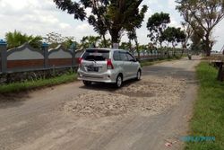Jalan Gawan-Plupuh Sragen Rusak Parah Sepanjang 2 Km