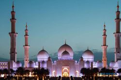 Miniaturnya Dibangun Di Gilingan Solo, Begini Wujud Asli Masjid Agung Sheikh Zayed Abu Dhabi