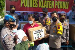 Polres Klaten Beri Bantuan Sembako untuk Warga Terdampak Pandemi di Gantiwarno