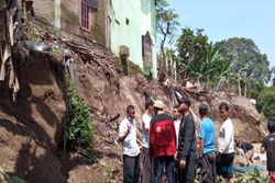 Tebing Kali Pepe di Banjarsari Solo Erosi Ancam 1 Masjid