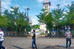 Tahan Pelaku Bom, Jemaat Gereja Katedral Makassar Terbakar