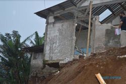 Hujan Deras Picu Tanah Longsor di Jatiyoso Karanganyar, 2 Rumah Terdampak