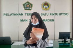 Keren! Anak Petani di Madiun Jadi Mahasiswi Termuda Unair Lewat SNMPTN 2021