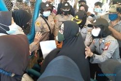 Dibubarkan Paksa, Ibu-Ibu Simpatisan Rizieq Syihab Teriak Akan Tuntut Polisi