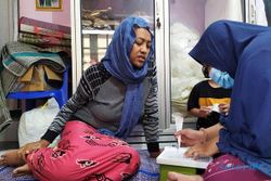 Kisah Waria di Semarang Ajari Mengaji Anak-Anak saat Ramadan