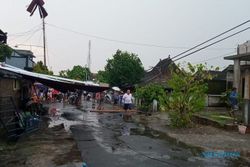 Hujan Badai, Atap Rumah Warga Gondangrejo Karanganyar Berterbangan