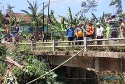 Masuk Segitiga Emas, Bupati Budhi Sarwono Minta Pembangunan Jembatan Penghubung Dieng-Banjarnegara Dikebut