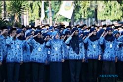 Jokowi Teken PP, PNS Bolos 10 Hari Bisa Dipecat