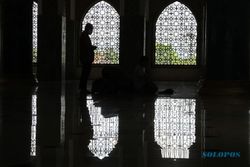 Larangan Iktikaf di Masjid Klaten hingga Zakat Fitrah Diantar ke Rumah