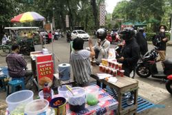 Hari Pertama Ramadan, Kawasan Manahan Solo Ramai Pedagang dan Pembeli Takjil