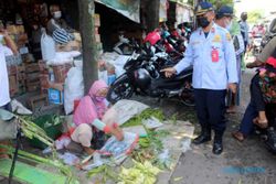 Sidak Pasar Tumpah Sragen: Parkir Motor dan Oprokan di Bahu Jalan Bikin Macet