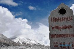 Pendaki Tunanetra Pertama Asia Taklukkan Gunung Everest