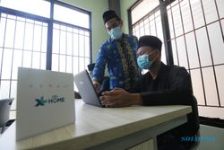 Angkat Literasi Digital Pesantren, XL Axiata Donasikan 100 Laptop