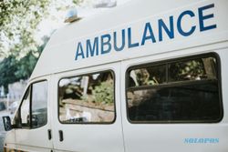 Mobil Ambulans RSUD dr. Moewardi Solo Kecelakaan di Karanganyar Saat Hendak Antar Jenazah