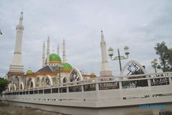 Masjid Agung Sukoharjo Gelar Salat Id Hari Sabtu, Diikuti Bupati Etik