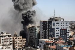 Pemboman Israel Hancurkan Gedung Pusat Media di Gaza