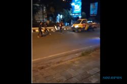 Heboh Video 3 Remaja Berlarian Adang Mobil di Jalan Raya Solo Baru Sukoharjo, Ini Kata Polisi