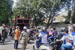 Aksi Unjuk Rasa Buruh Di Depan Kantor Indomaret Jakarta Utara Ditolak Warga