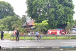 Video Kebakaran di Barat Taman Balekambang Solo, Lebih dari 6 Pemadam Merapat