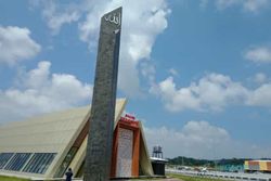 Uniknya Masjid Trapesium di Rest Area KM 66A Pandaan-Malang