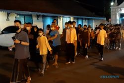Warga Baluwarti Solo Takbir Keliling, Polisi Minta Dipercepat & Segera Bubar