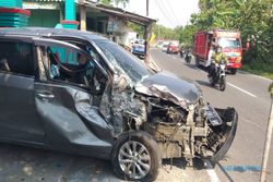 Braak! Truk Vs Mobil Adu Banteng di Jl. Ngawen-Jatinom Klaten