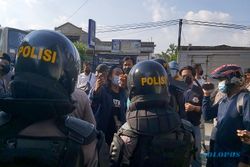 Aksi Demo Soloraya Menggugat di Kartasura Dibubarkan Polisi