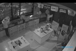 Pencurian Toko Ponsel di Madiun Terekam CCTV, Pelaku Kenakan Masker