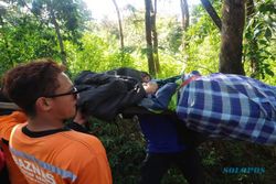 Kelelahan Mendaki, Gadis 17 Tahun Asal Solo Digendong Turun Gunung Lawu