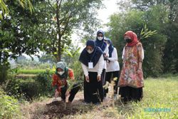 Dukung Program Green Wasathiyah Campus, Mahasiswa Tadris IPA IAIN Salatiga Adakan Penghijauan