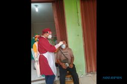 Pakai Masker Tak Sempurna, Bakul-Pengunjung Pasar Ir Soekarno Sukoharjo Langsung Dites Antigen