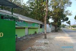 Siap-Siap, 19 Bangunan Liar di Tepi Jalan Solo-Purwodadi Bakal Ditertibkan
