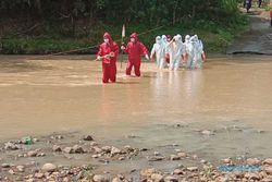 Anggota Tim Pemakaman Pasien Covid-19 Wonogiri Ceritakan Pengalaman Bawa Jenazah Seberangi Sungai