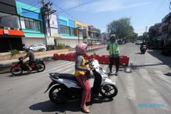Jl Piere Tendean Nusukan Solo Ditutup, PKL: Terus Yang Beli Dagangan Kami Siapa?