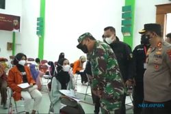 Pangdam dan Kapolda Jateng Pantau Vaksinasi Mahasiswa di UIN Surakarta