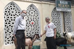 Solia Hotel Yosodipuro Salurkan Hewan Kurban ke Masjid Mukmin Timuran Solo