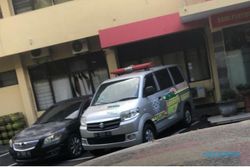 Pecahan Benda Yang Dilempar Ke Mobil Ambulans Di Purwosari Solo Mirip Batu Bata