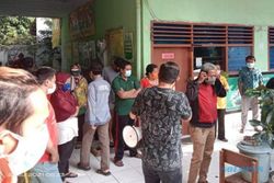 Enggan Sekolah di Lingkungan Mereka Jadi Tempat Isolasi, Warga Surabaya Demo