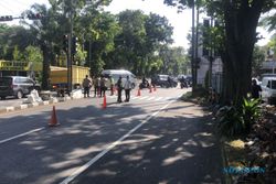 Penyekatan Skala Besar Di Simpang Faroka Solo, Puluhan Mobil Dipaksa Putar Balik!