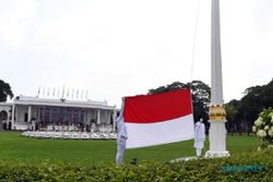 Tim Indonesia Tangguh Bertugas Mengibarkan Bendera Merah Putih